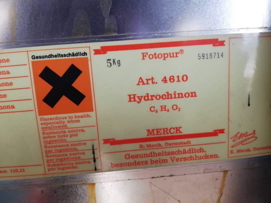 هیدروکینون آزمایشگاهی برند مرک آلمان استفاده از مواد شیمیایی در محصولات زیبایی